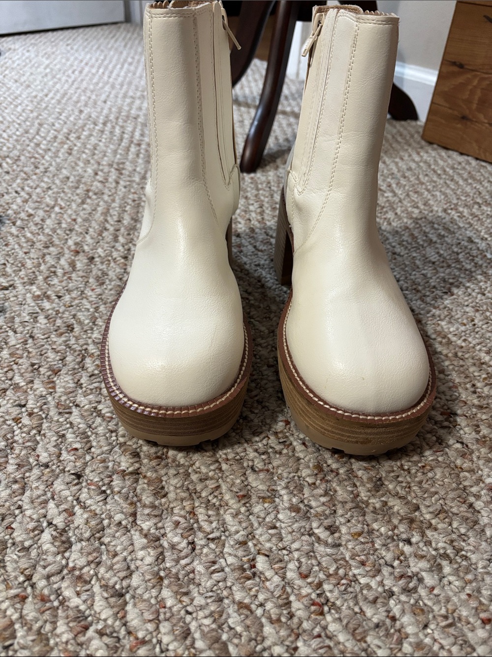Oasis Society sz 8.5 Aubrey off-white platform panel boots